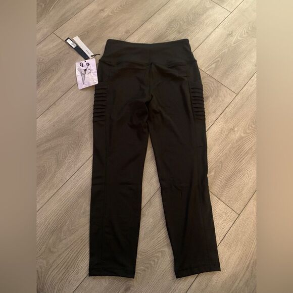 Kendall and Kyle leggings, they are about ankle crop, very soft - Picture 1 of 5